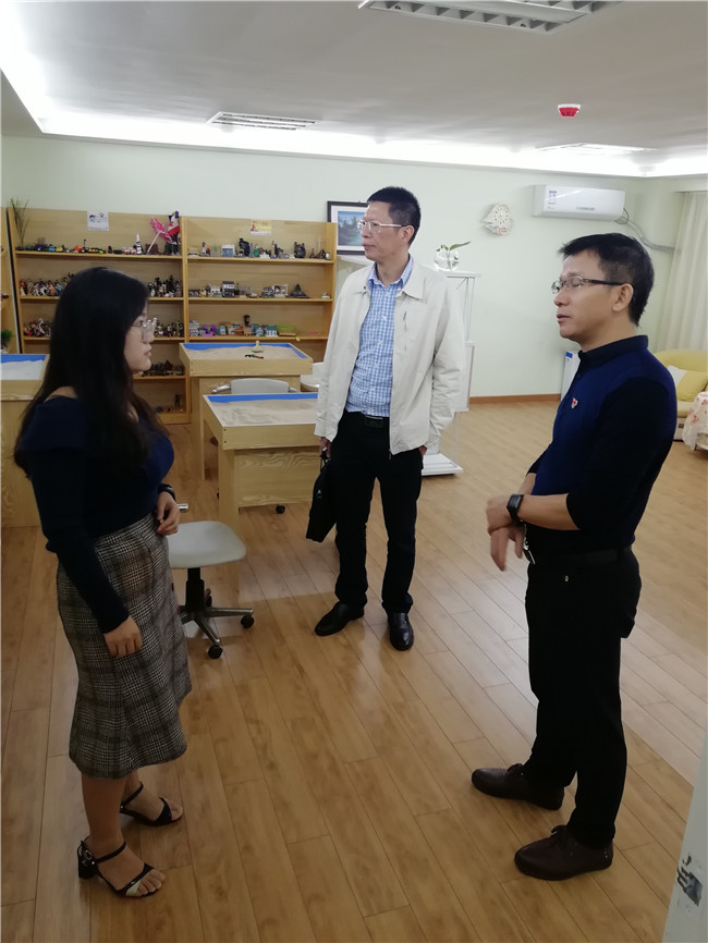 2.2019.3.19—王利—市中小学文明创建督导组来我校检查IMG_20190319_092010.jpg