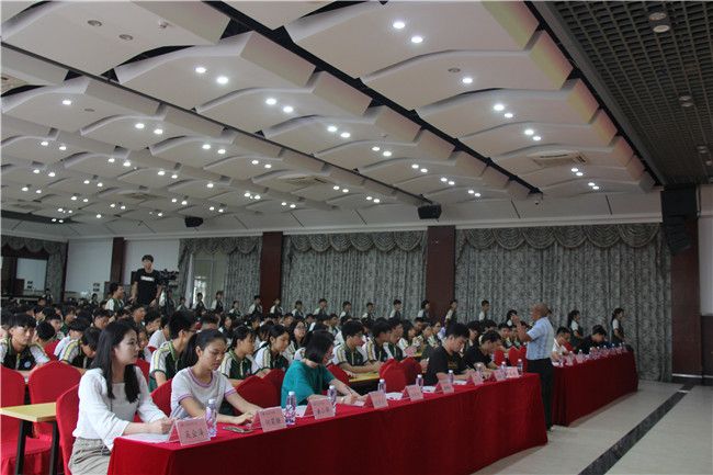 2019.10.24 魏子峰 东莞市电子科技学校第二十一次学生代表大会召开 (6).jpg
