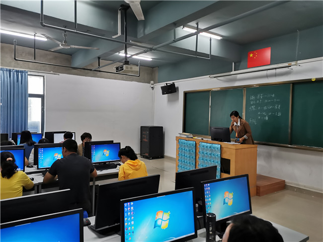 钟建珍老师授课电子商务(网商运营).jpg