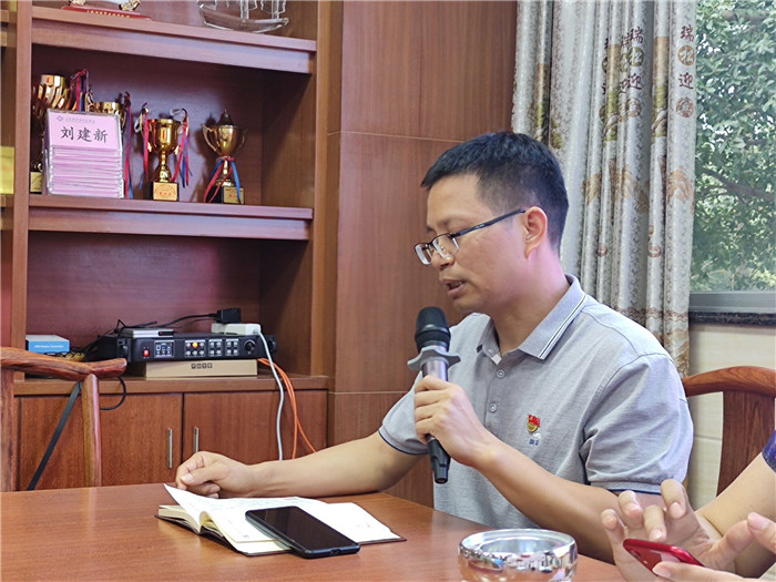 5新一届党支部书记邓槐发言.jpg